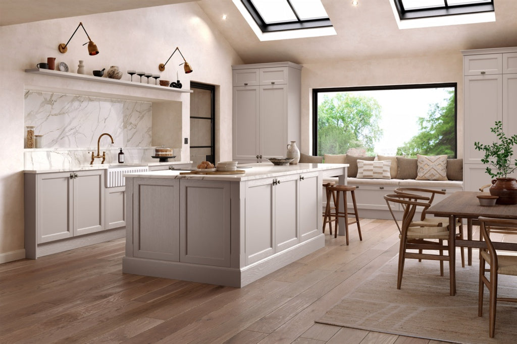Chippendale Sterling Painted Kitchen 8 Piece Straight Layout Example