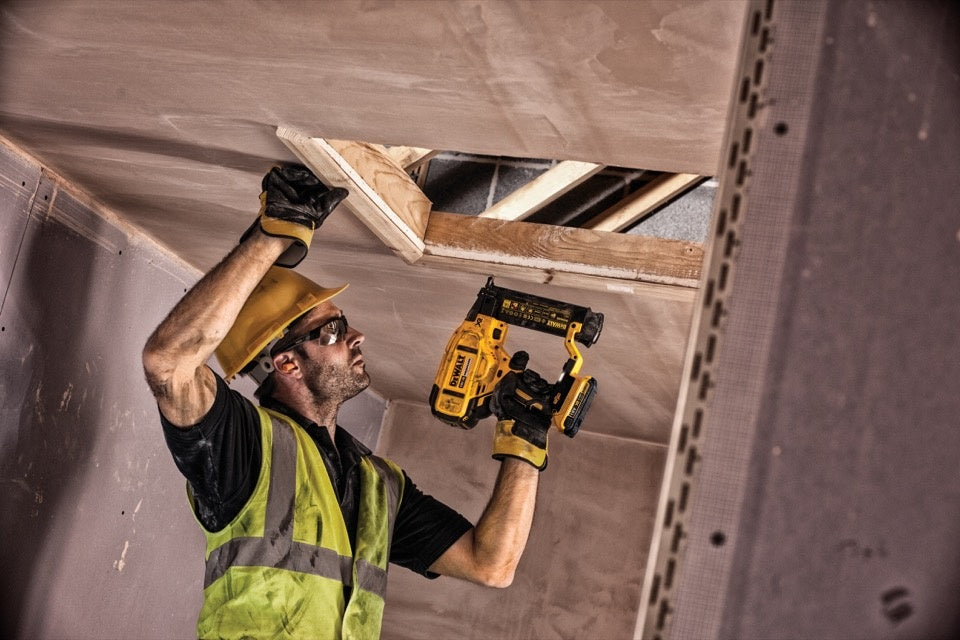 DeWalt 18V XR Li-Ion Brushless 18G Finish Nailer - Naked