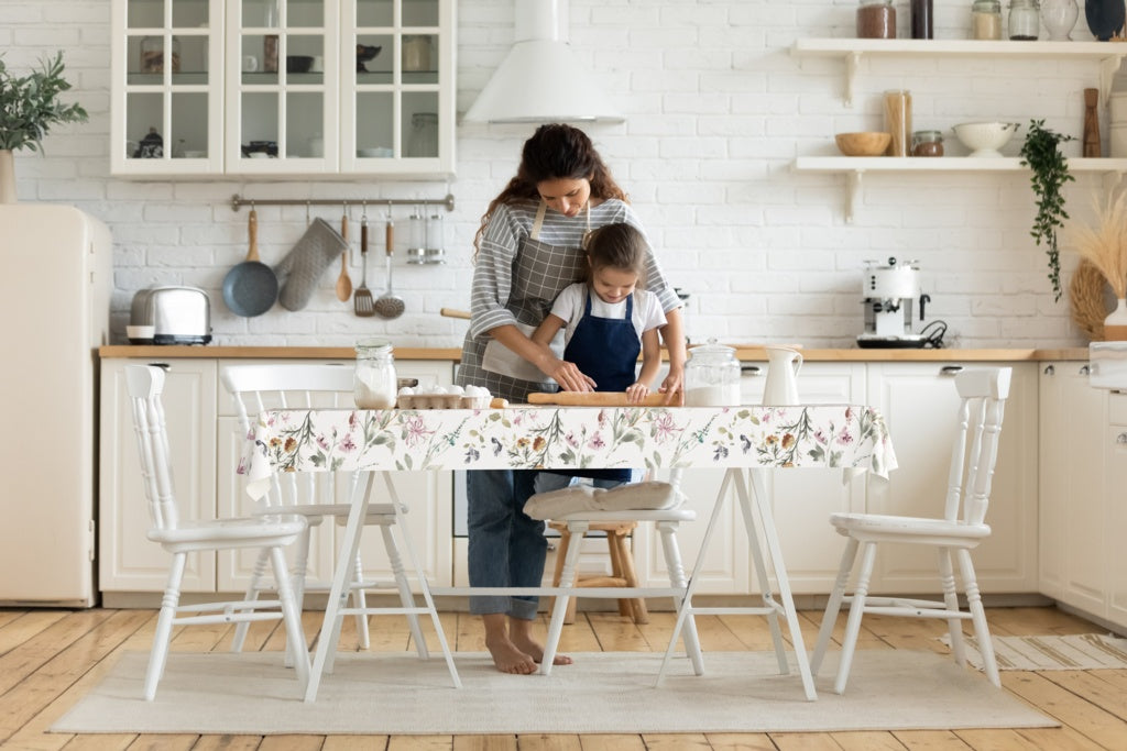 d-c-fixÂ® Whisper Flower Tablecloth